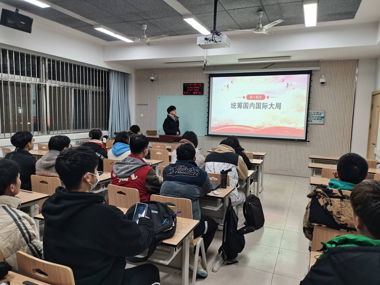 【机电本科生党支部】成人影视片
加强涉外法<span class=