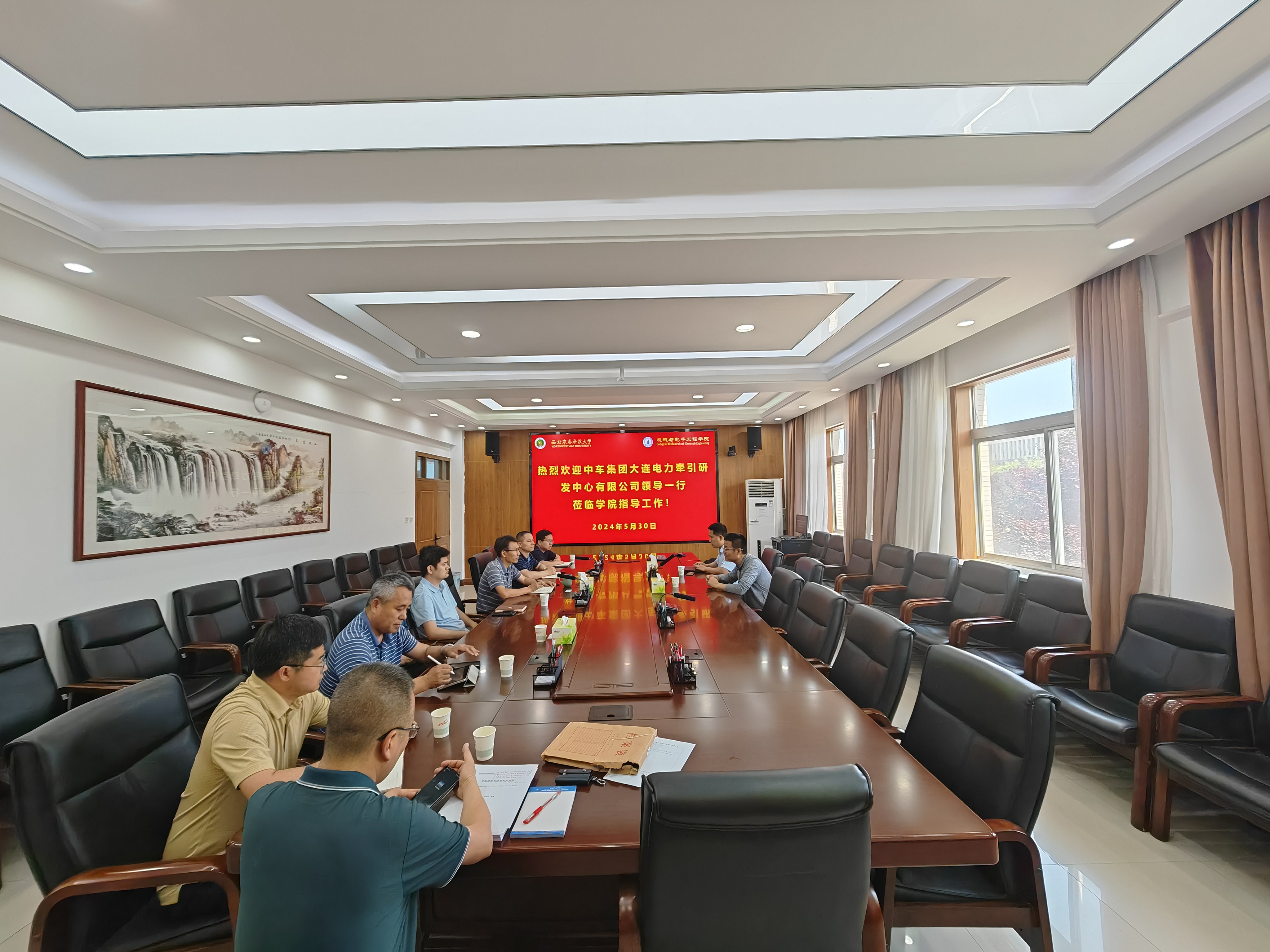 中车集团大连电力牵引研发中心有限公司张桂成副总经理来成人影视片
进行座谈并开展交流合作.jpg
