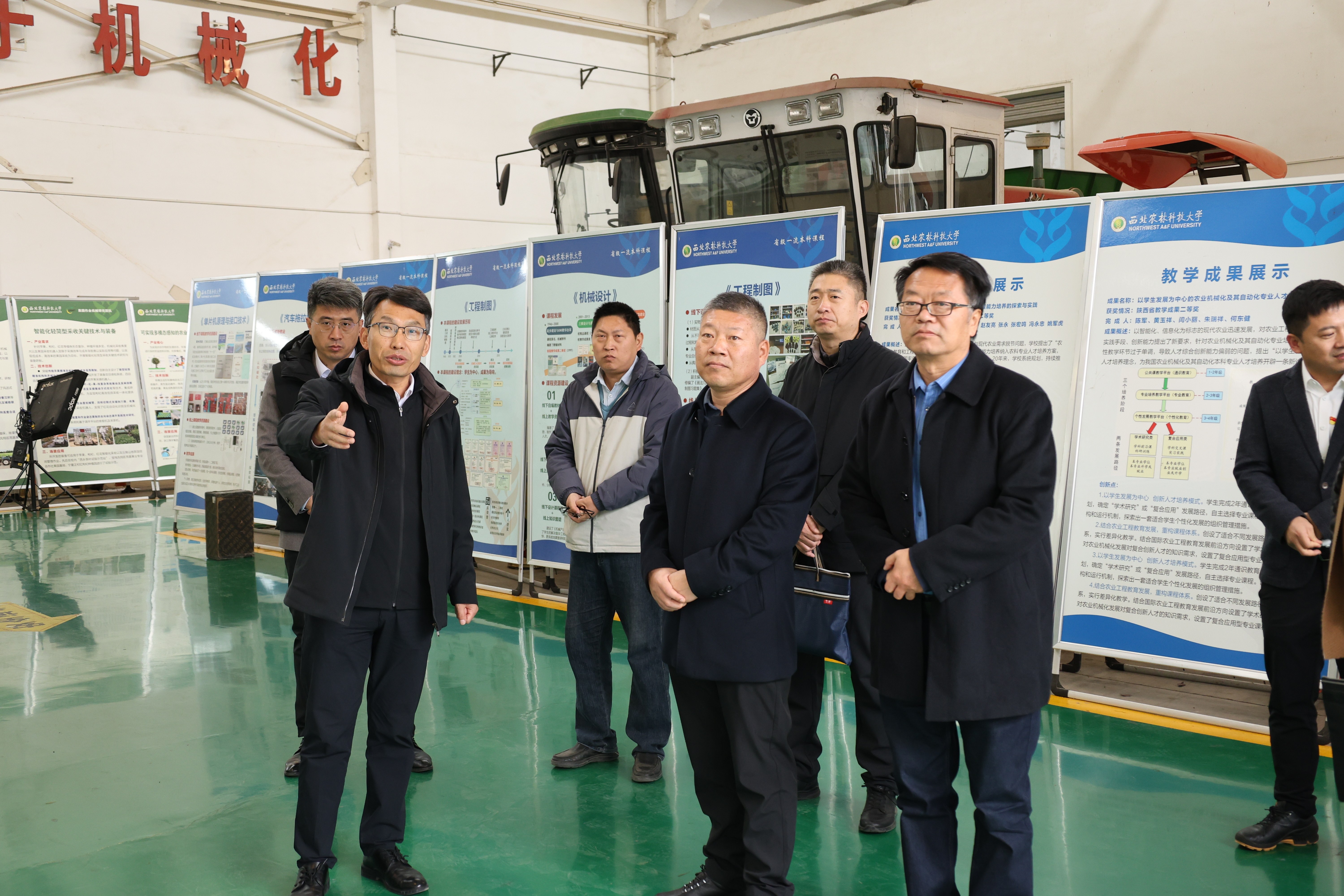 参观成人影视片
科研平台(1).jpg